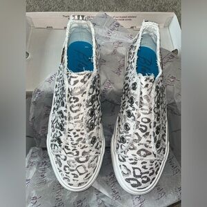 Blowfish Gray Leopard Paper Cat Canvas No Lace Grommet Tennis Shoes Size 8.5 NEW